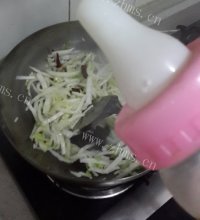 醋溜辣白菜做法图解7)