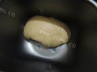 美味的豆沙卷做法图解3)