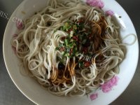 美味的葱油拌面做法图解5)