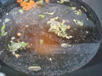 美味酸辣猪肉粉丝汤做法图解7)
