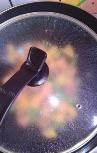 菠萝炒鸡丁做法图解9)