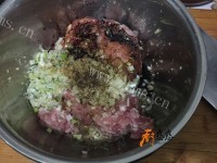 美味的酸汤饺子做法图解4)