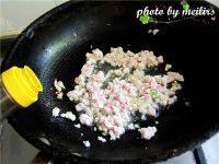 家常菜肉末炒豇豆做法图解7)
