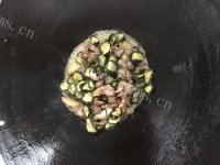 美味的黄瓜干炒鸡胗做法图解5)