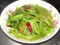 易做的素炒芹菜