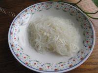 鲜香的菠菜拌粉丝做法图解7)