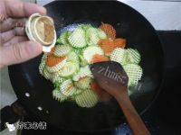 家常菜茭瓜炒鸡蛋做法图解7)