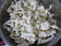 家常菜肉炒菜花做法图解1)