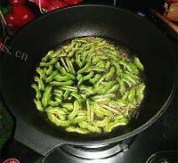 「手工美食」蟹黄焗苦瓜做法图解5)