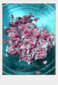 家常菜泡椒牛肉做法图解1)