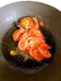美味的西红柿鸡蛋汤面做法图解4)