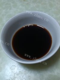 美味的凉拌葱丝木耳做法图解4)