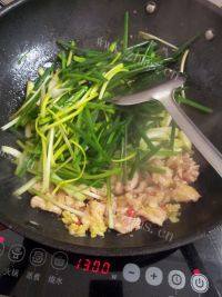 家常菜藠头炒肉做法图解5)