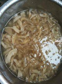 家常菜肉炒平菇做法图解6)