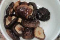 芹菜炒香菇自制做法图解2)