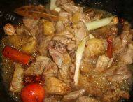 美味的牛肉萝卜汤做法图解6)