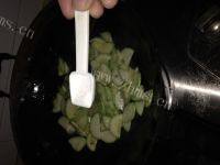 自制清炒西葫芦做法图解4)