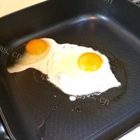 香气浓郁的鸡蛋炒饭做法图解2)