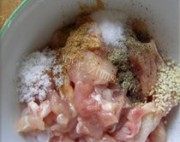 自制菇香鸡肉披萨做法图解8)