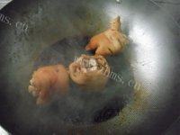 最爱的黄豆炖猪蹄做法图解5)