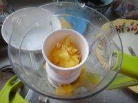 色味俱佳的菠萝果汁做法图解3)