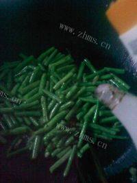 美味的素炒豆角做法图解7)