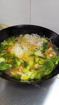 美味的番茄青菜面做法图解4)
