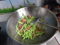 香气浓郁的蒜苔炒腊肉做法图解8)