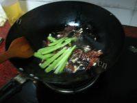家常菜豆豉鲮鱼炒油麦菜做法图解6)