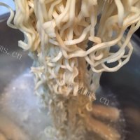虾饺汤面做法图解4)