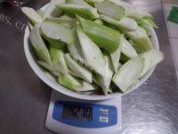 好味的清炒丝瓜做法图解1)