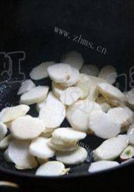 飘香的木耳炒山药做法图解2)