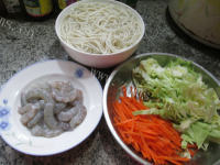 家常虾仁圆白菜炒面做法图解1)