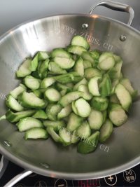 好吃的丝瓜蛋汤做法图解2)