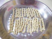 自制香酥小麻花做法图解4)