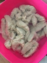 香喷喷的凉皮做法图解3)