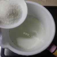 唇齿留香的蔓越莓面包布丁做法图解2)
