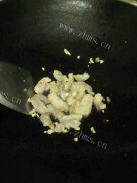 口感丰厚的蒜薹炒肉做法图解4)