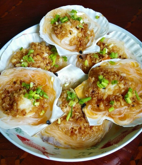 诱人的蒜蓉粉丝扇贝
