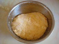铁锅贴饼子炖草鱼做法图解4)