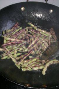 美味炒豇豆做法图解5)