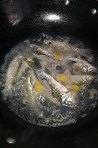 好吃的豆腐鲫鱼汤做法图解6)