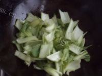 诱人的木耳炒油菜做法图解3)