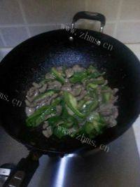 开胃菜青椒炒腰花做法图解5)