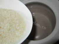 美味早餐燕麦红枣粥做法图解3)