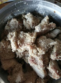 自制粉蒸肉做法图解3)