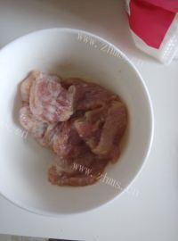 美味的木耳菜肉片汤做法图解1)