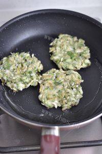 颜值高槐花饼做法图解8)