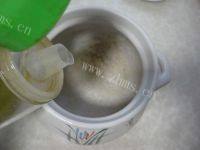 让人怀念的皮蛋瘦肉粥做法图解2)
