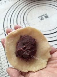 美味的红豆酥老婆饼做法图解14)